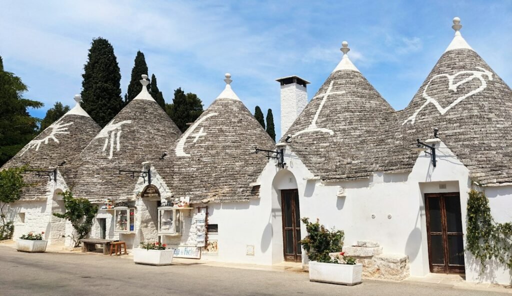 Casas tradicionais trulli em Alberobello, Puglia, Itália